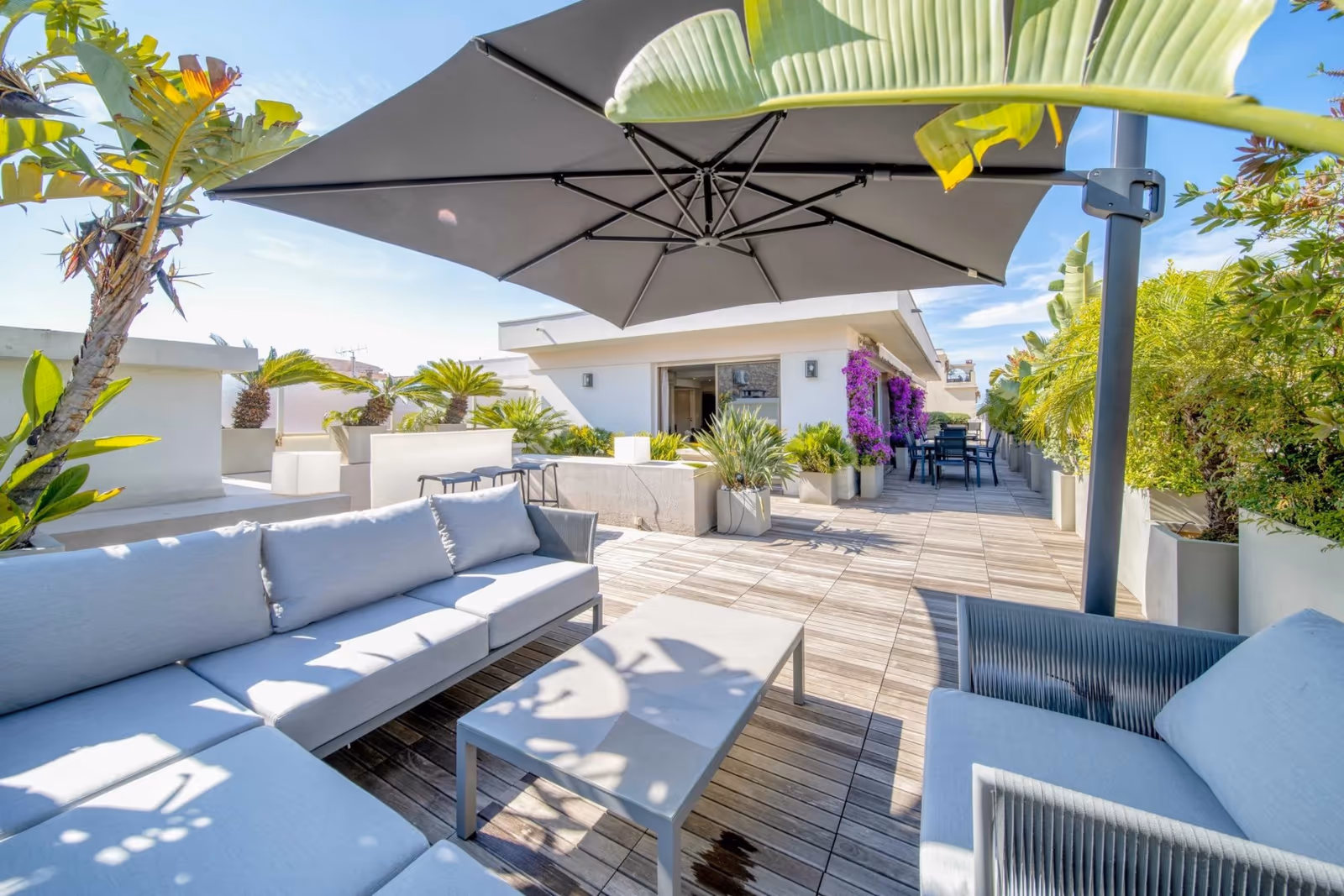 4-Bedroom Penthouse near the Croisette with Sea View — Cannes Centre · Croisette